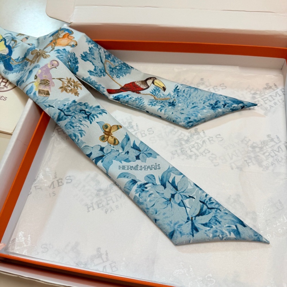 Hot Viral Hermès "Toucan & Floral" Blue Silk Twilly Scarf - Picture 3 of 7